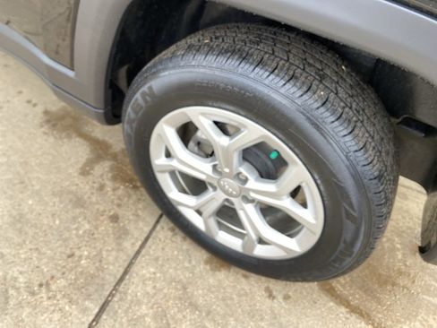 Used 2024 Jeep Compass Latitude image 29