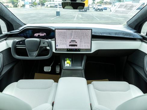 Used 2023 Tesla Model X AWD/4WD image 22