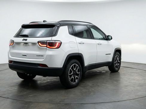 Used 2025 Jeep Compass Trailhawk AWD/4WD image 9