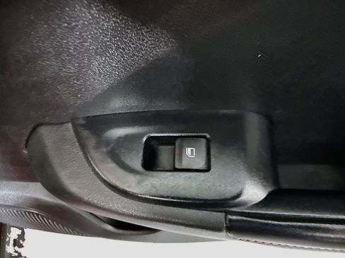 Used 2024 Hyundai Venue Limited FWD image 31