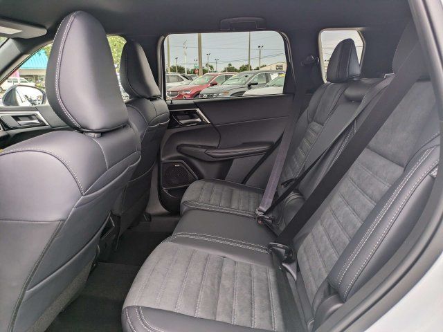 New 2026 Mitsubishi Outlander LE FWD image 14