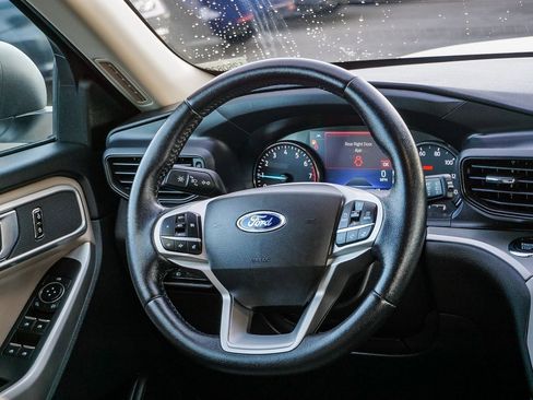 Certified 2022 Ford Explorer XLT image 17
