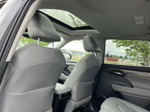 Used 2021 Toyota Highlander Limited AWD/4WD image 15