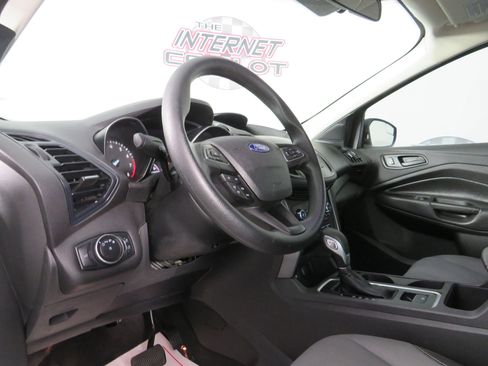 Used 2019 Ford Escape S image 10