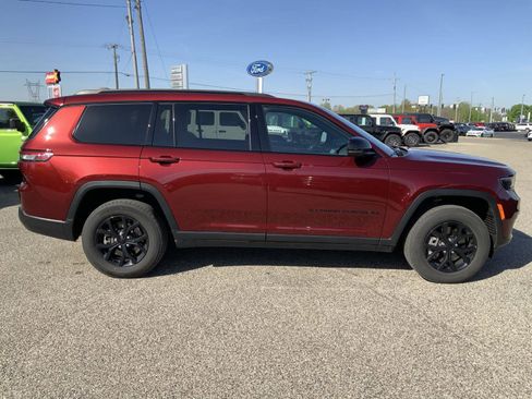 Used 2024 Jeep Grand Cherokee L Altitude AWD/4WD image 15
