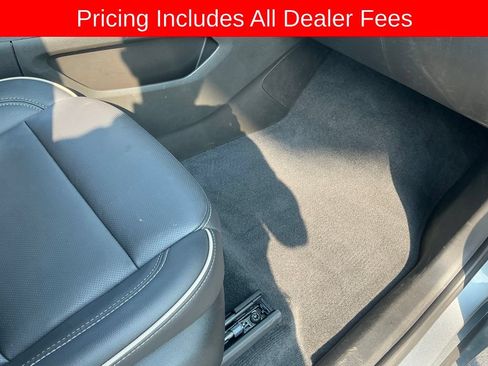 Used 2023 Chevrolet Traverse Premier FWD image 16