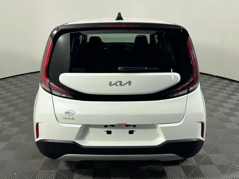 Used 2023 Kia Soul LX w/ Option Group 015 FWD image 4