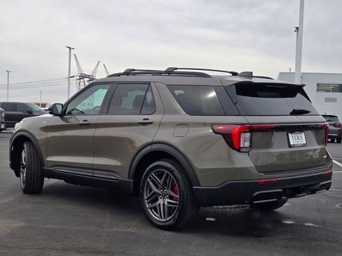 New 2026 Ford Explorer ST-Line w/ ST-Line Street Pack image 17
