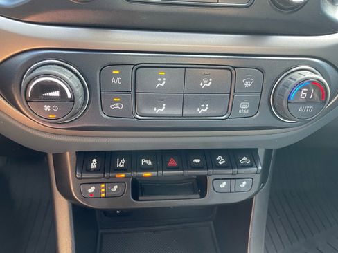 Used 2022 Chevrolet Colorado Z71 w/ Safety Package image 12