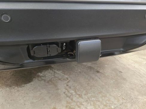 Used 2023 Ford Explorer ST-Line w/ Class IV Trailer Tow Package image 32