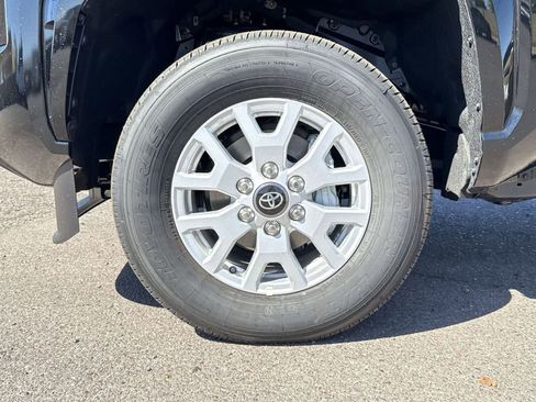 Used 2025 Toyota Tacoma SR5 image 10