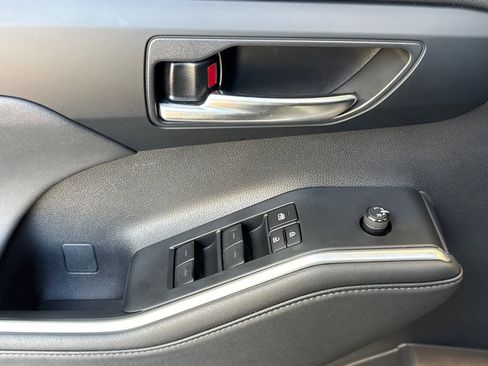 Certified 2024 Toyota Highlander XLE FWD image 14