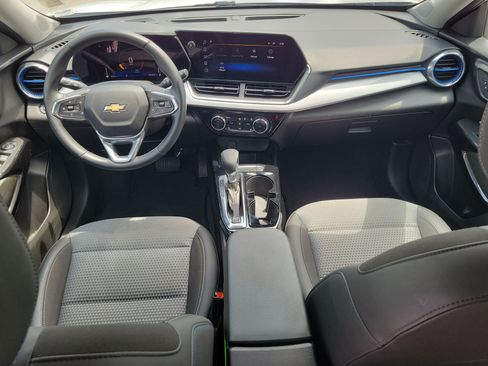 Used 2024 Chevrolet Trax LT w/ Driver Confidence Package FWD image 14