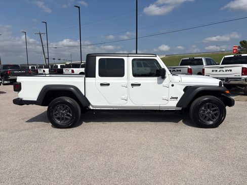 New 2026 Jeep Gladiator Sport image 8