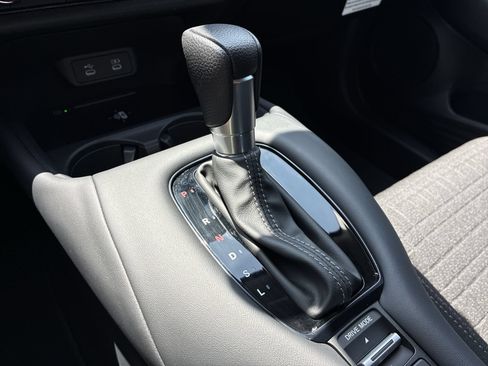Certified 2027 Honda HR-V LX image 33