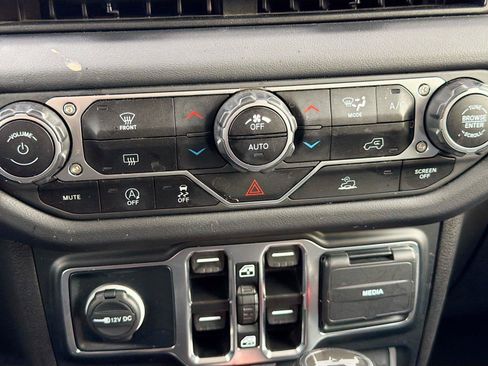 Used 2024 Jeep Wrangler Unlimited Rubicon AWD/4WD image 33