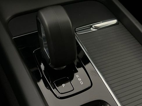 Certified 2025 Volvo XC60 B5 Core w/ Climate Package image 24