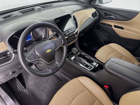 Used 2023 Chevrolet Equinox Premier image 11