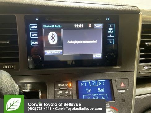 Used 2015 Toyota Sienna SE image 18