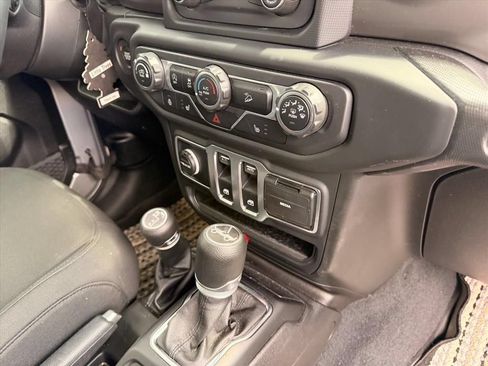 Used 2019 Jeep Wrangler Sport AWD/4WD image 25