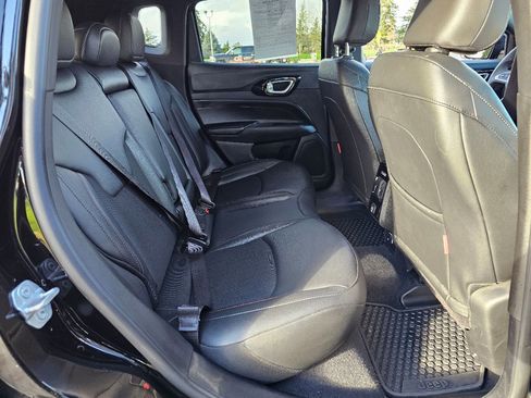 Used 2025 Jeep Compass Trailhawk image 18