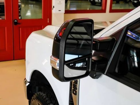 Used 2025 Ford F350 Lariat w/ FX4 Off-Road Package AWD/4WD image 46