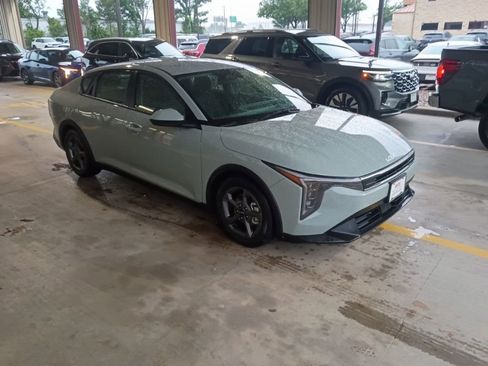 Used 2025 Kia K4 LXS FWD image 6