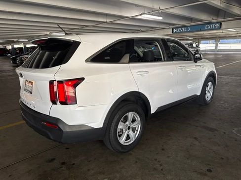 Used 2021 Kia Sorento LX AWD/4WD image 3