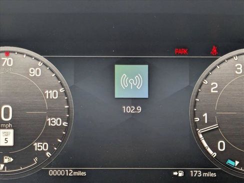 New 2026 Land Rover Defender 110 X-Dynamic SE AWD/4WD image 11