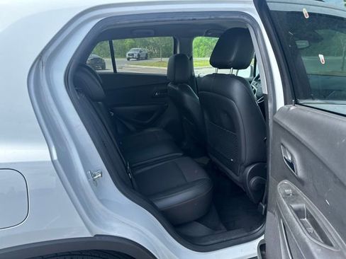 Used 2020 Chevrolet Trax LT w/ LT Convenience Package FWD image 21