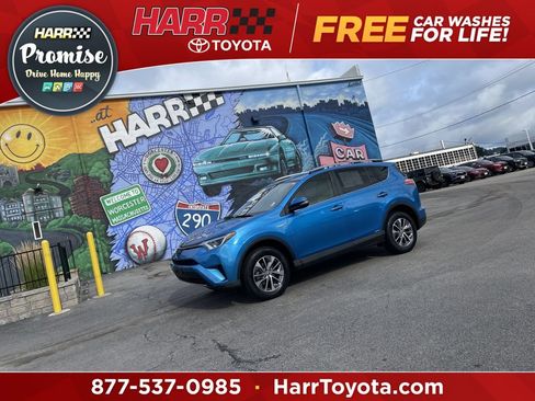Used 2018 Toyota RAV4 LE AWD/4WD image 1