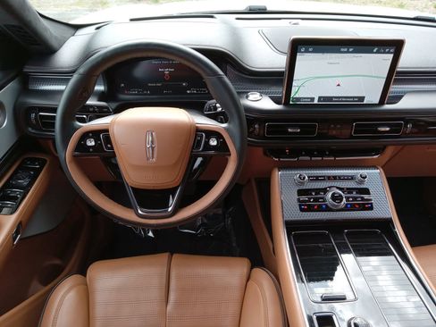 Used 2023 Lincoln Aviator Black Label AWD/4WD image 14