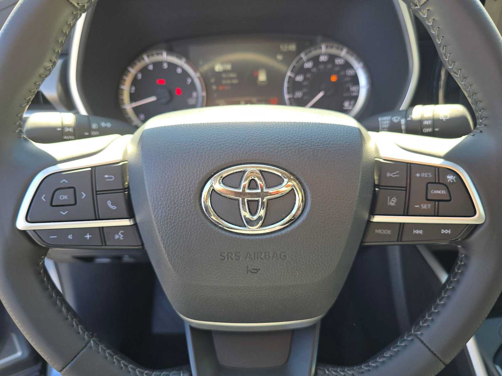 Used 2024 Toyota Highlander XLE FWD image 25