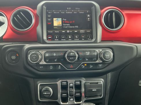 Used 2019 Jeep Wrangler Unlimited Rubicon AWD/4WD image 16