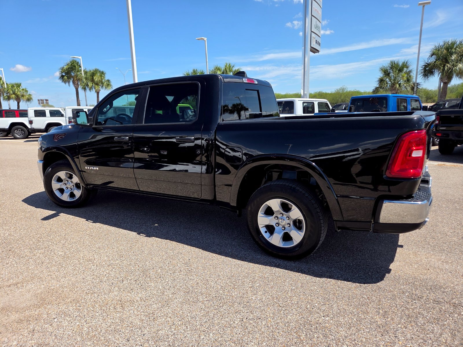 Used 2025 RAM 1500 Big Horn AWD/4WD image 5