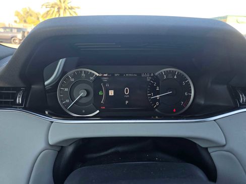 Used 2023 Land Rover Range Rover Evoque SE image 28