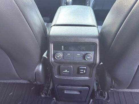 Used 2017 GMC Acadia SLT AWD/4WD image 30