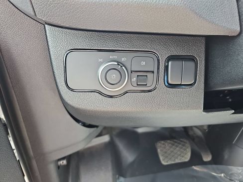 Used 2025 Mercedes-Benz Sprinter 2500 image 28