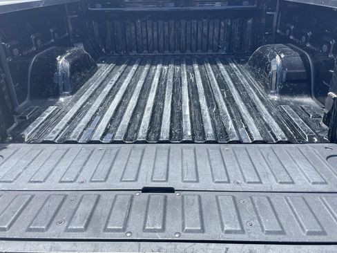 Used 2025 GMC Sierra 1500 SLT AWD/4WD image 9