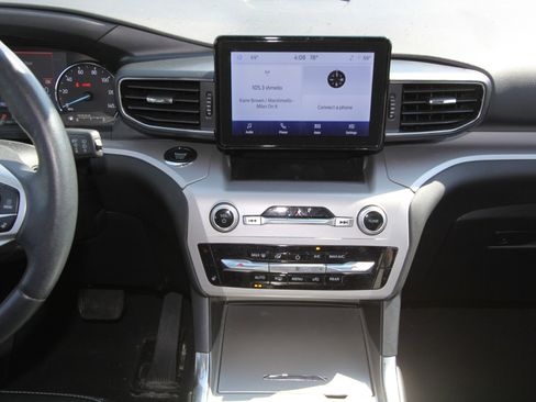 Used 2023 Ford Explorer XLT w/ Equipment Group 202A image 14