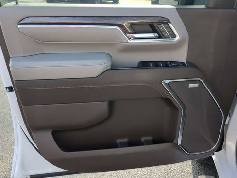 Used 2024 Chevrolet Silverado 2500 LTZ w/ LTZ Plus Package image 11