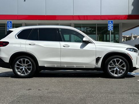 Used 2024 BMW X5 xDrive40i w/ Premium Package AWD/4WD image 3
