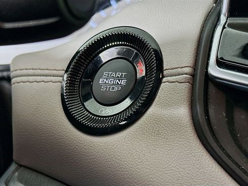 Certified 2025 Jeep Compass Limited image 22