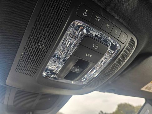 Used 2024 Mercedes-Benz GLS 450 4MATIC image 38