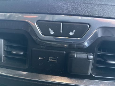 Used 2023 GMC Sierra 2500 AT4 image 23