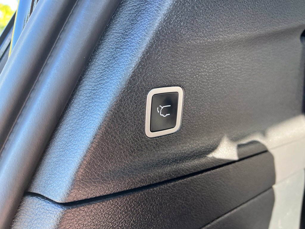 Used 2025 Chrysler Pacifica Select FWD image 10