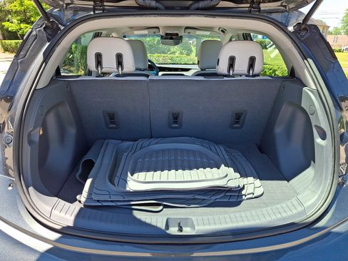 Used 2020 Chevrolet Bolt Premier w/ Infotainment Package FWD image 29