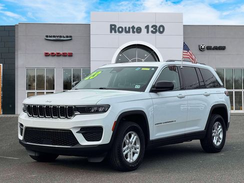 Used 2023 Jeep Grand Cherokee Laredo w/ Luxury Tech Group I image 2