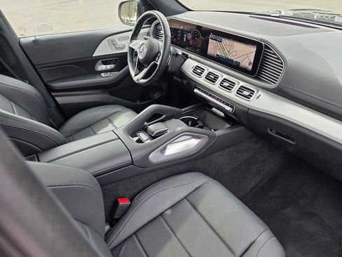 Used 2025 Mercedes-Benz GLS 450 4MATIC image 28
