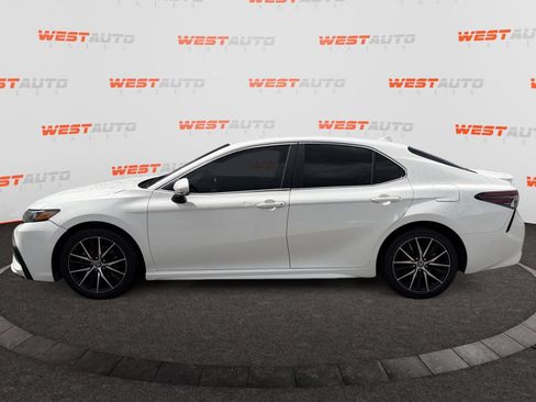 Used 2021 Toyota Camry SE w/ Convenience Package FWD image 2